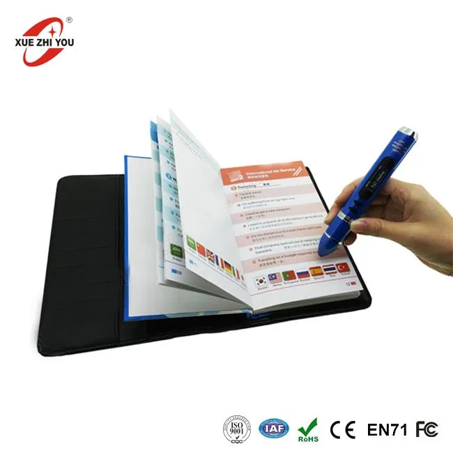 Erwachsener sprechender Stift, der Spielzeug lernt