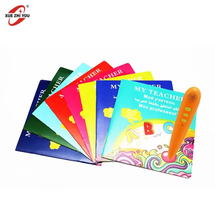 Kinder, die Pen Learning With Books sprechen